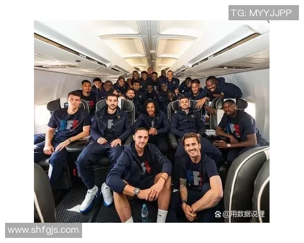 痞帅足球球星的独特魅力与场上风采展示