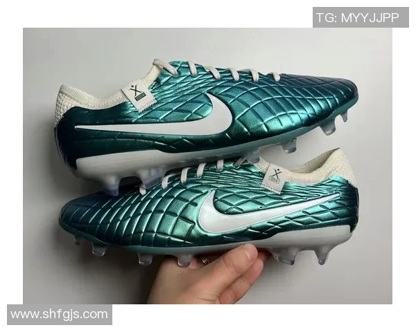 传奇球星足球鞋排名前十解析 这些经典之选如何影响足球历史